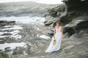 Cliffside bridal photoshoot in Hawaii