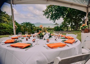 wedding table decorations at kualoa ranch