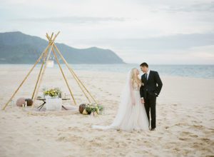 beach wedding photoshoot in hawaii