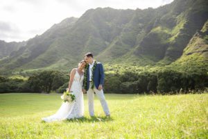 Bride and Groom Photoshoot in Hawaii Valley